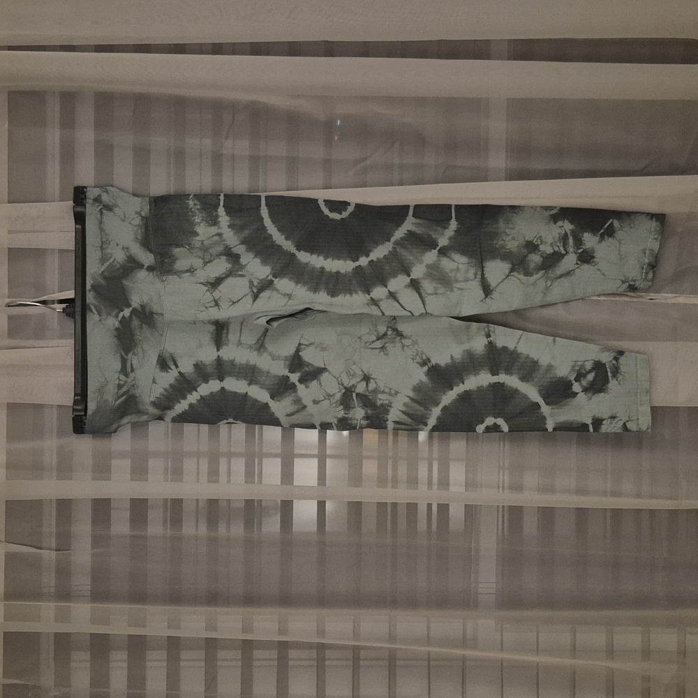 PINK Tie Dye Activewear Leggings Size M but fits like a small